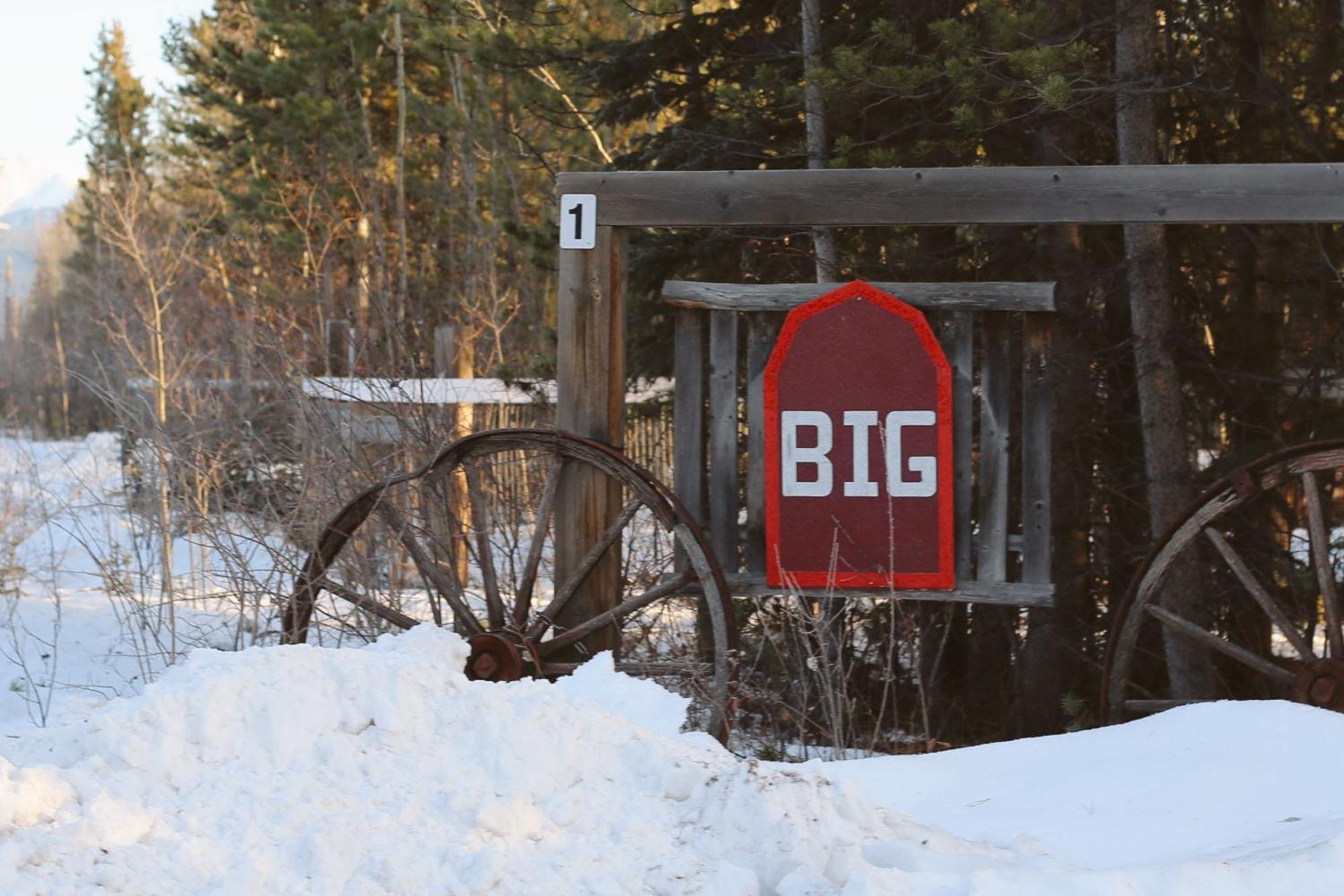 Апартаменты The Big Red Barn Уайтхорс Экстерьер фото