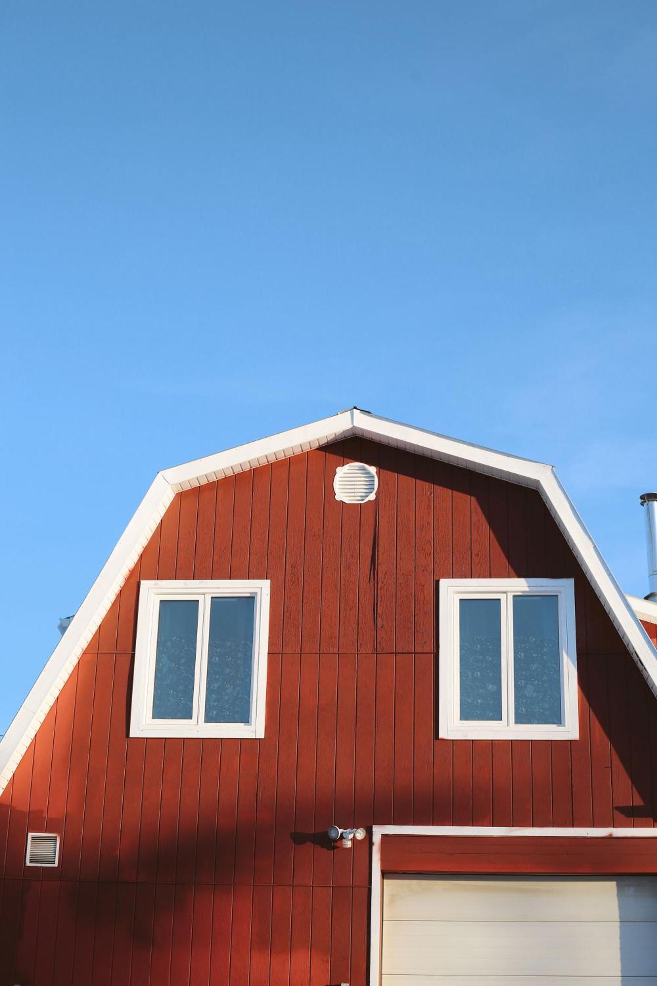 Апартаменты The Big Red Barn Уайтхорс Экстерьер фото